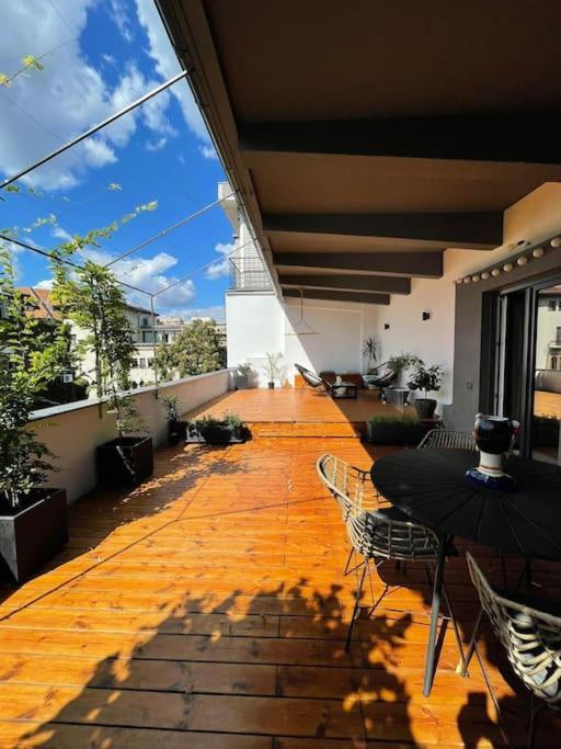 Stunning 1Bd Flat With 50M2 Terrace In The City Center Бухарест Экстерьер фото