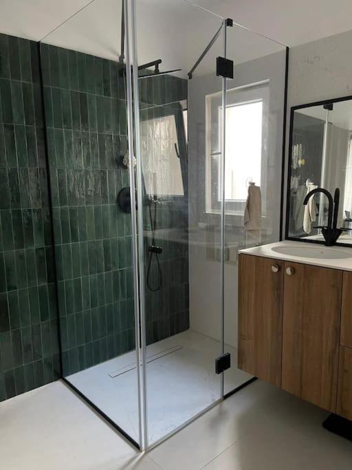 Stunning 1Bd Flat With 50M2 Terrace In The City Center Бухарест Экстерьер фото